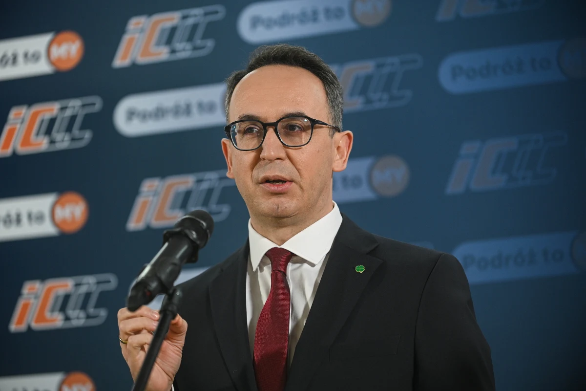 Między 320 a 350 km/h - taką prędkość mają osiągać na polskich torach nowe pociągi, które planuje kupić PKP Intercity. Minister infrastruktury Dariusz Klimczak zdradził, że te składy początkowo będą jeździć między Warszawą a Łodzią. 