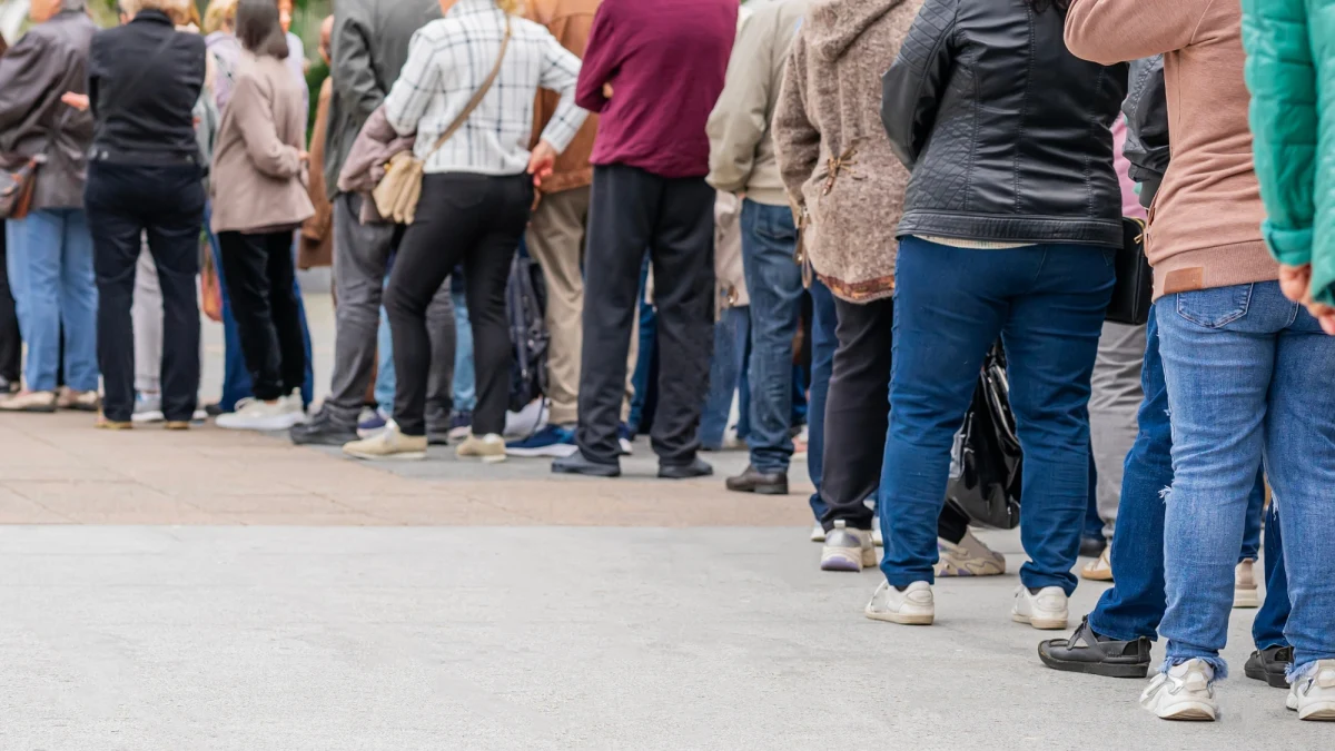 W gorzowskim magistracie ustawiają się długie kolejki po Kartę Miejską. Gorzowianie ruszyli do urzędu miasta po wydanie specjalnej karty, która od 1 stycznia będzie uprawniała między innymi do bezpłatnych przejazdów komunikacją miejską.