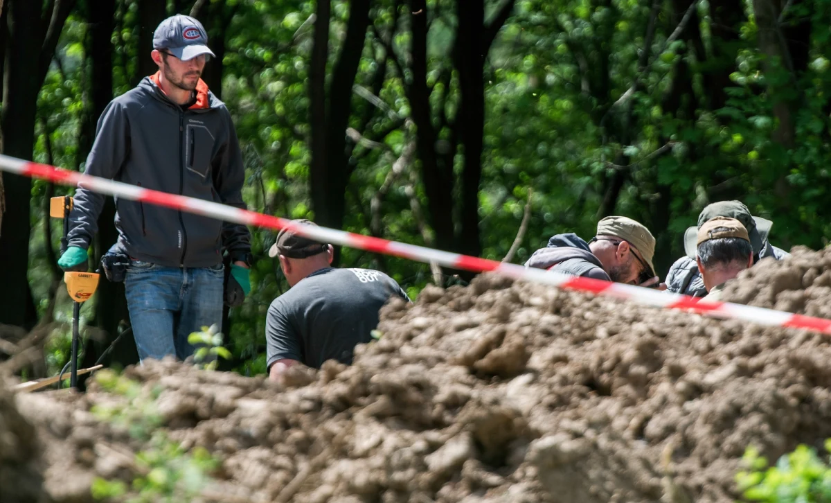Polska otrzymała zgodę na kolejne prace poszukiwawcze w Puźnikach na Wołyniu - dowiedział się reporter RMF FM Mateusz Chłystun. Według szacunków Fundacji Wolność i Demokracja, która wnioskowała o ich przeprowadzenie, w kolejnych, nieodkrytych jeszcze dołach mogą znajdować się ciała nawet 90 osób. Archeolodzy mają rozpocząć swoje działania wiosną.
