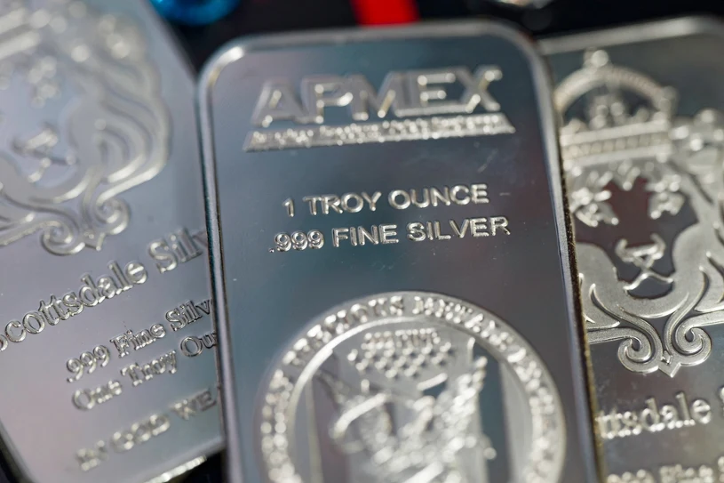Ceny srebra szybują. Chiny "odcinają" świat od metalu