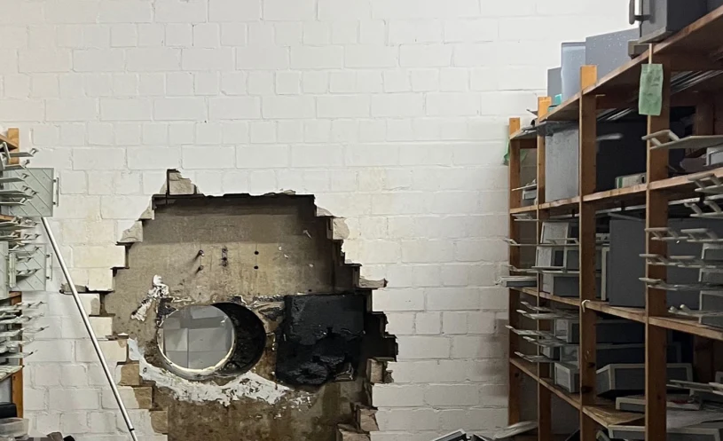 Filmowy skok na bank w Niemczech. Złodzieje wywiercili otwór w ścianie