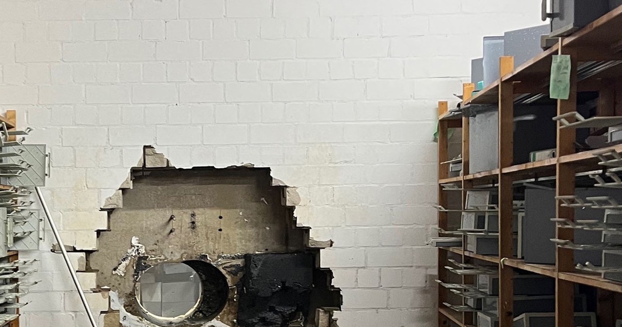 Filmowy skok na bank w Niemczech. Złodzieje wywiercili otwór w ścianie