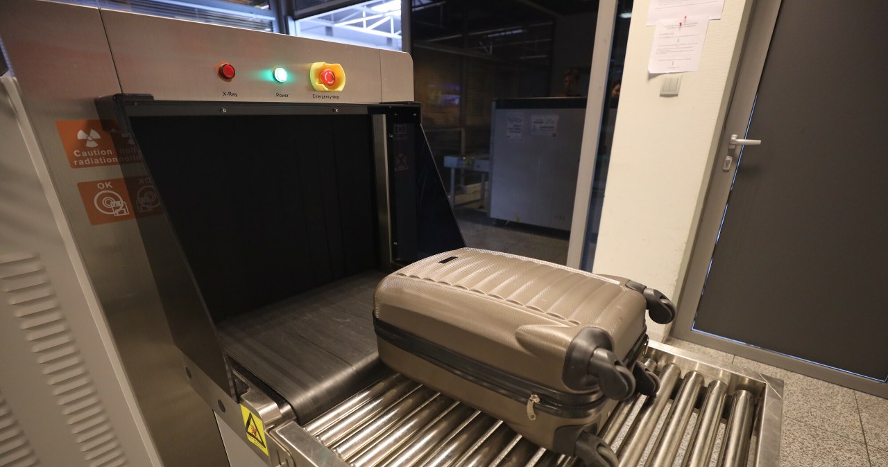 Trzecie polskie lotnisko bez limitu płynów. Zamontują tam nowe skanery