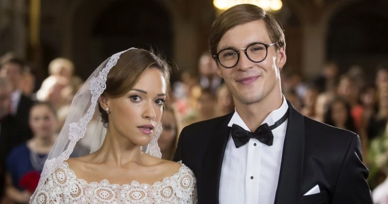 Polacy pójdą dziś późno spać. W telewizji szalona komedia romantyczna