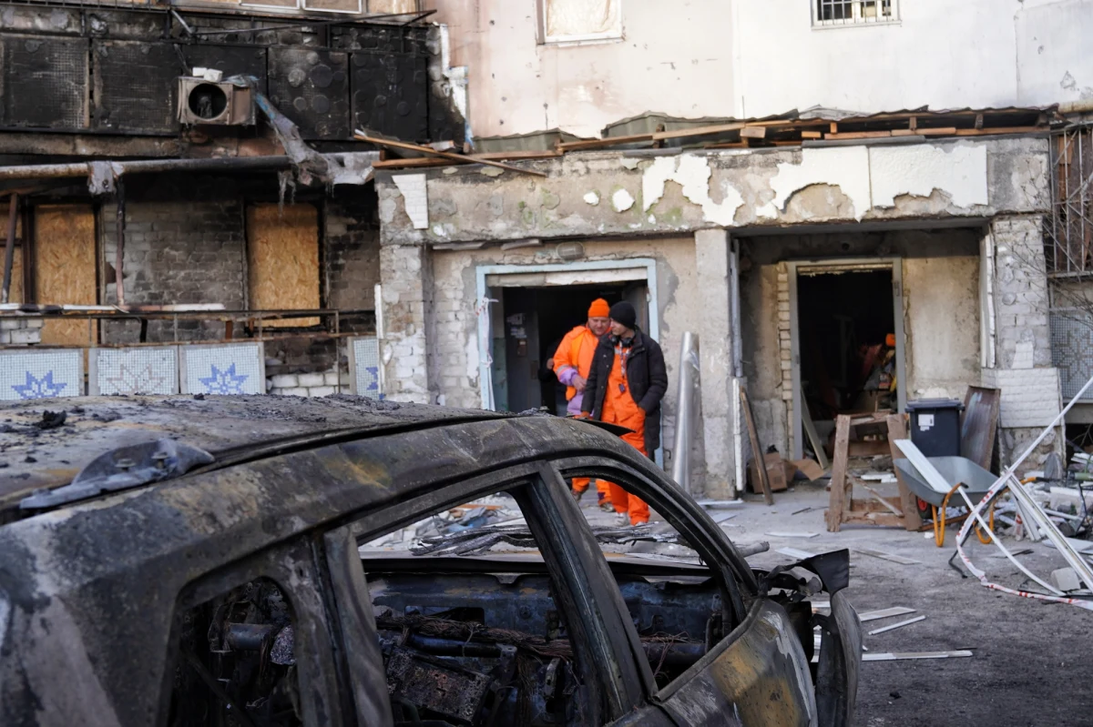 Co najmniej 13 osób, w tym troje dzieci, a wśród nich niemowlę, zostało rannych w wyniku ataków rosyjskich dronów w Odessie oraz obwodach chersońskim i dniepropietrowskim na południu i środkowym wschodzie Ukrainy - powiadomiły w środę miejscowe władze. Z kolei Ukraińcy minionej nocy zaatakowali rosyjskie miasto Tuapse, powodując pożar w rafinerii Rosnieftu i miejscowym porcie.
