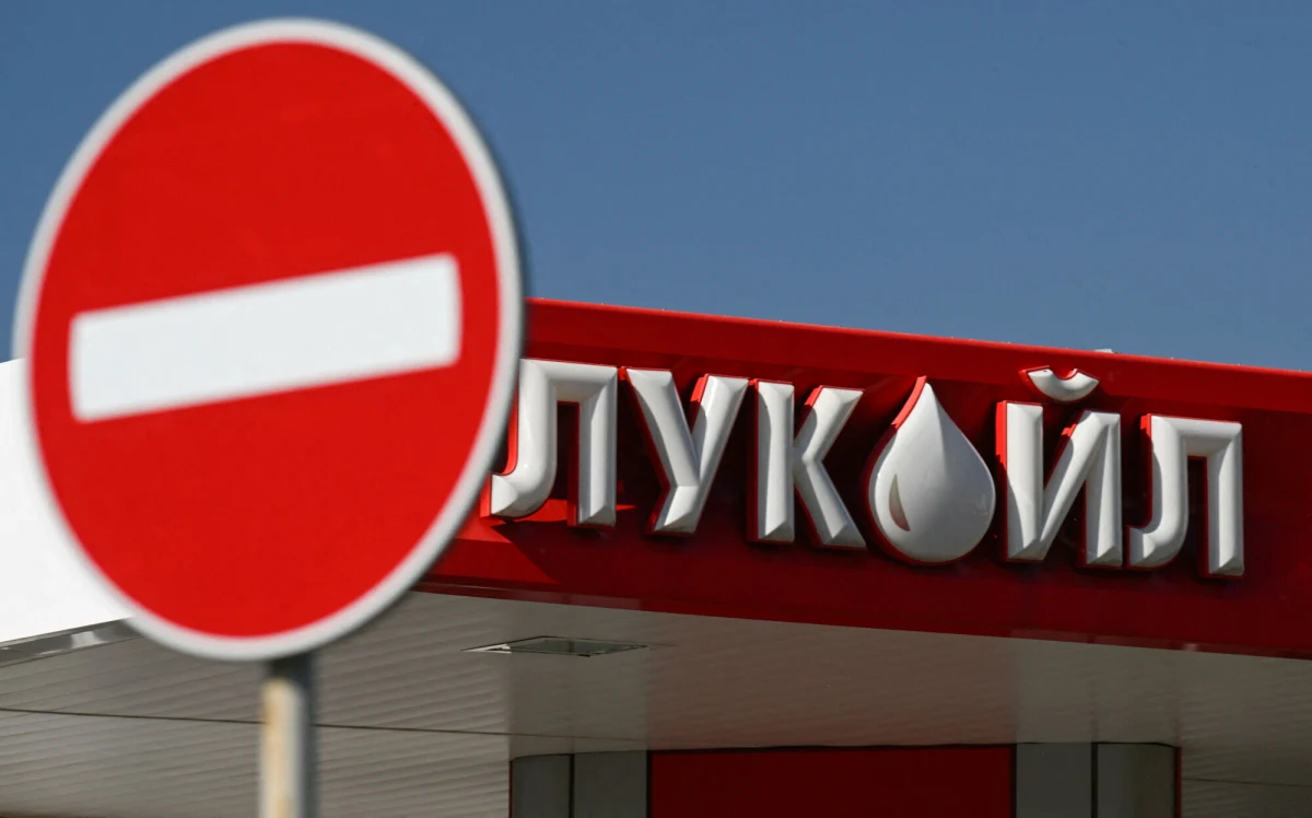 Jeśli przemysł naftowy ponosi straty na sprzedaży ropy naftowej, nie można mówić, że załamanie nadchodzi - ono już nadeszło. Tak jest w Rosji, gdzie niektórym przedsiębiorstwom przestała się opłacać produkcja ropy naftowej z powodu rabatów oferowanych nabywcom w Chinach i Indiach.