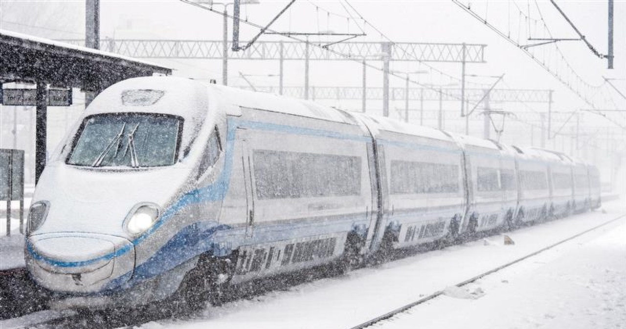 Nidzica. Pociąg Intercity utknął na stacji. „Zerwana linia trakcyjna” Nidzica. Pociąg Intercity utknął na stacji. „Zerwana linia trakcyjna”