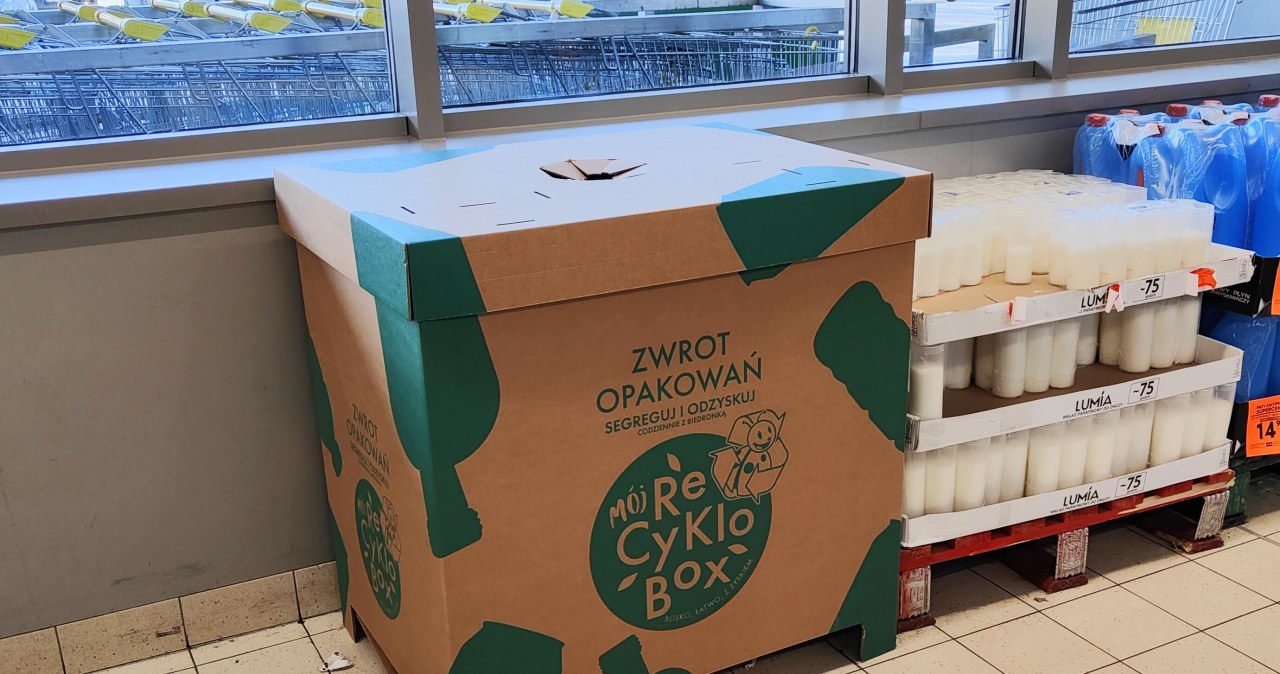 Czekasz na butelkomaty w Biedronce? W sklepach spotkasz gigantyczne kartony