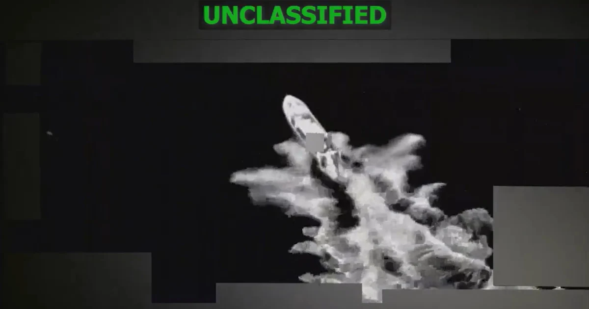 Siły USA przeprowadziły we wtorek kolejny atak na trzy łodzie podejrzewane o przemyt narkotyków - przekazało Dowództwo Południowe USA (SOUTHCOM), nie podając dokładnej lokalizacji. Trzy osoby zginęły w ataku na pierwszą motorówkę. Pasażerowie dwóch pozostałych jednostek zdołali uciec, wyskakując do wody. Dotychczas nie jest znany ich dalszy los. To już 31. tego typu uderzenie przeprowadzone przez USA w ramach "walki z narkoterroryzmem".