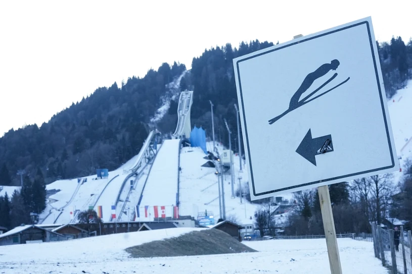 Koszmarnie miła rodzinka. Tak wyglądają dzisiaj skoki narciarskie