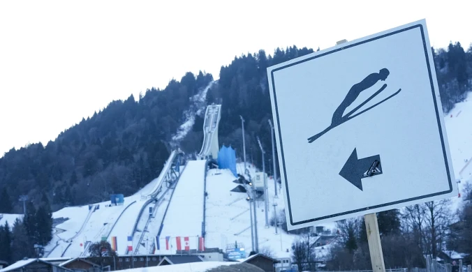 Koszmarnie miła rodzinka. Tak wyglądają dzisiaj skoki narciarskie