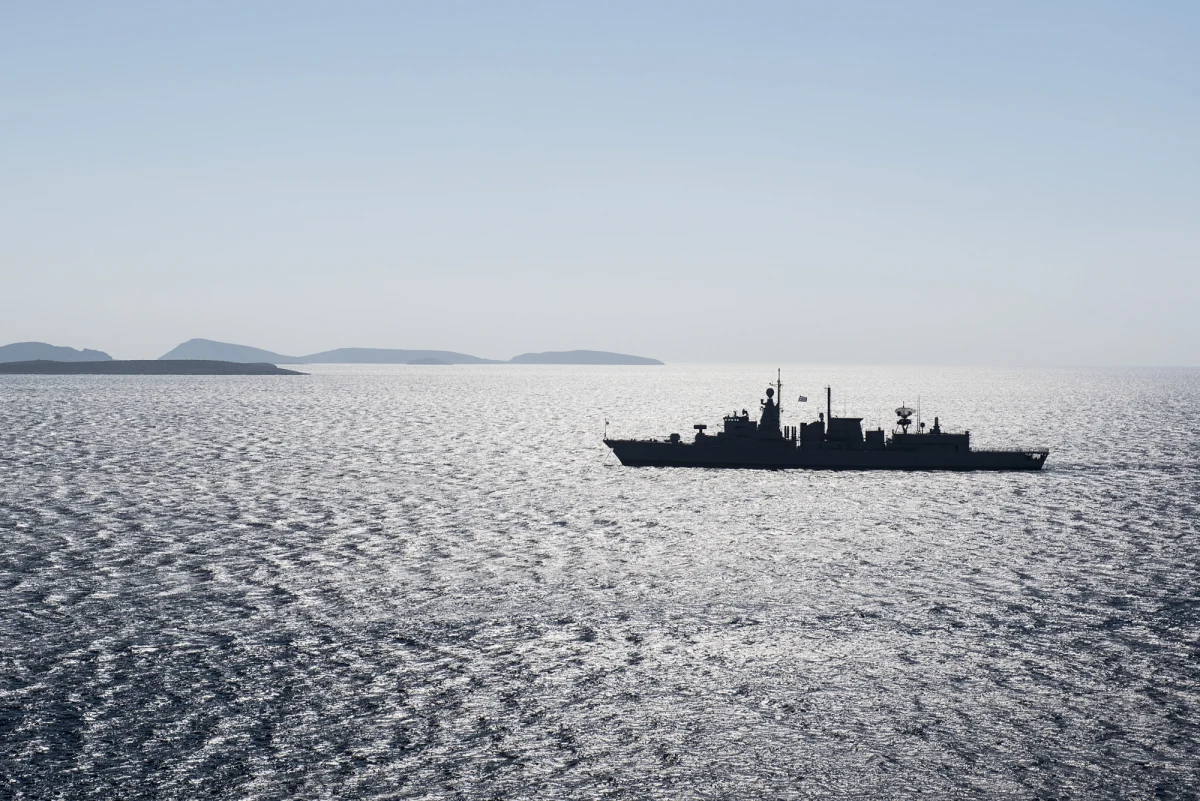 ​Pod koniec 2025 roku Cypr, Grecja i Izrael podpisały w Nikozji trójstronne porozumienie obronne, mające na celu wzmocnienie współpracy wojskowej i ograniczenie wpływów Turcji na wschodnim Morzu Śródziemnym. Nowy sojusz przewiduje intensyfikację ćwiczeń militarnych, współpracę wywiadowczą oraz wspólne działania mające na celu zwiększenie bezpieczeństwa regionu.