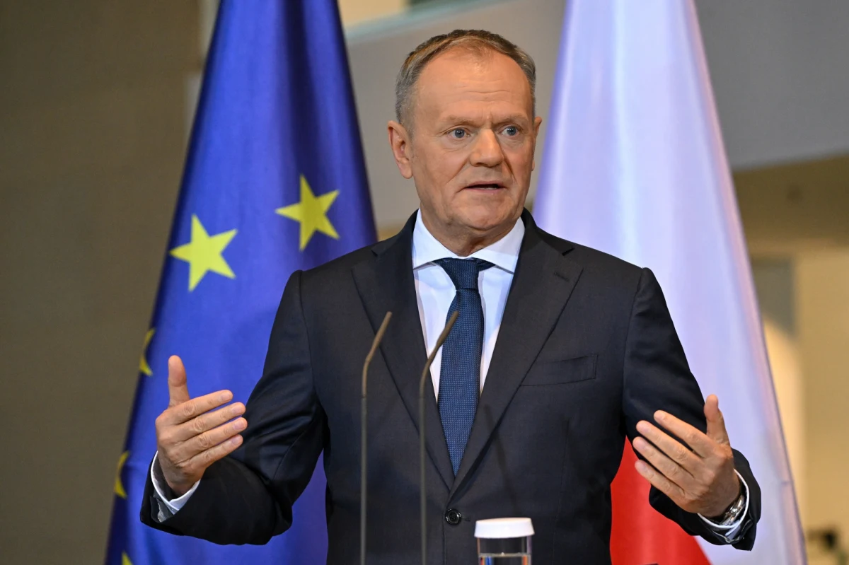 Premier Donald Tusk w noworocznym orędziu podkreślił, że 2026 będzie rokiem polskiego przyspieszenia, budowy najsilniejszej armii w Europie, zintensyfikowania inwestycji infrastrukturalnych i odbudowy przemysłu, w tym obronnego. Zapowiedział też "dociśnięcie śruby" przestępcom.
