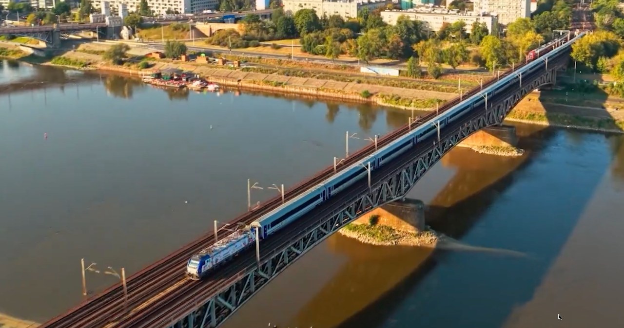 Polacy wybrali w 2025 r. pociągi. Padał rekord za rekordem