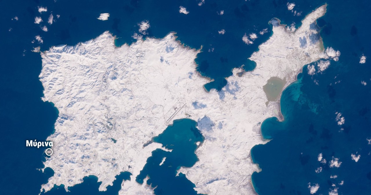 Grecka wyspa zmieniła kolor. Satelita zrobił wyjątkowe zdjęcie