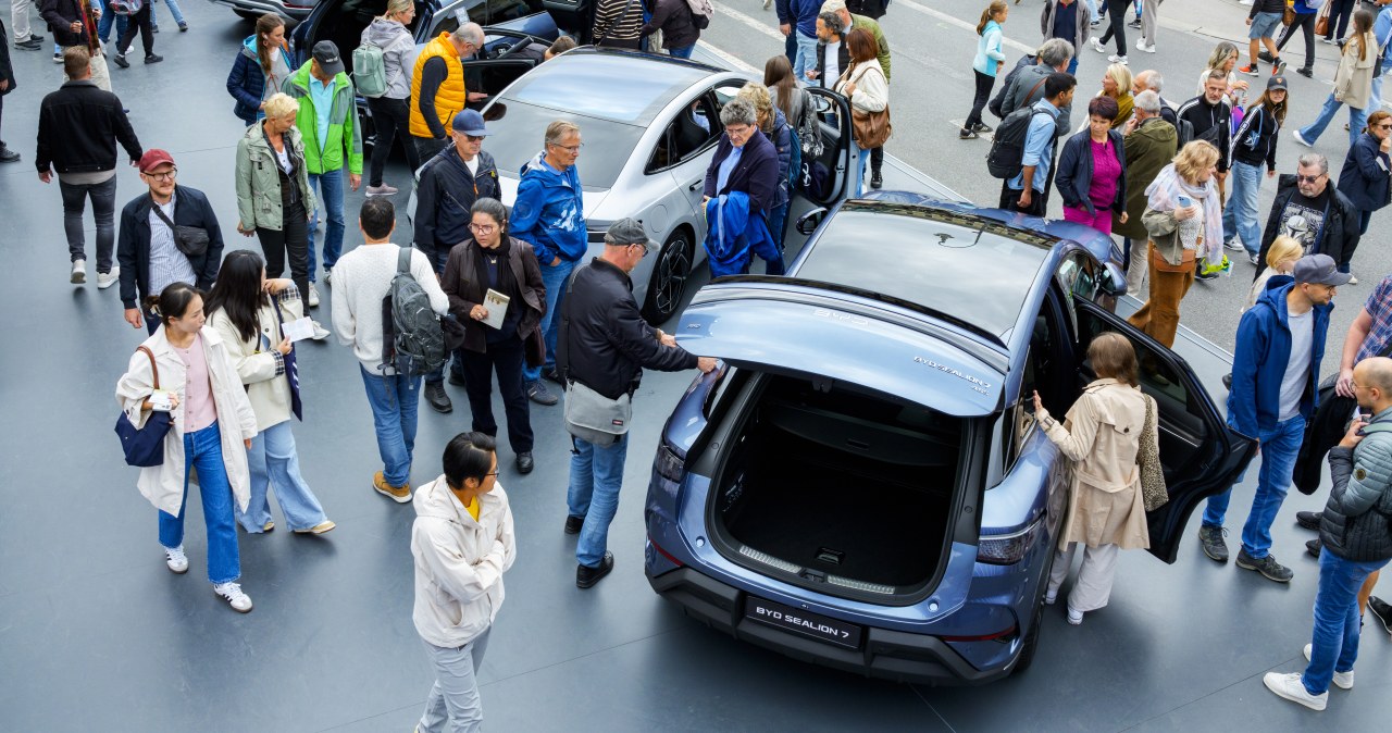 Tesla nie jest już największym producentem samochodów elektrycznych