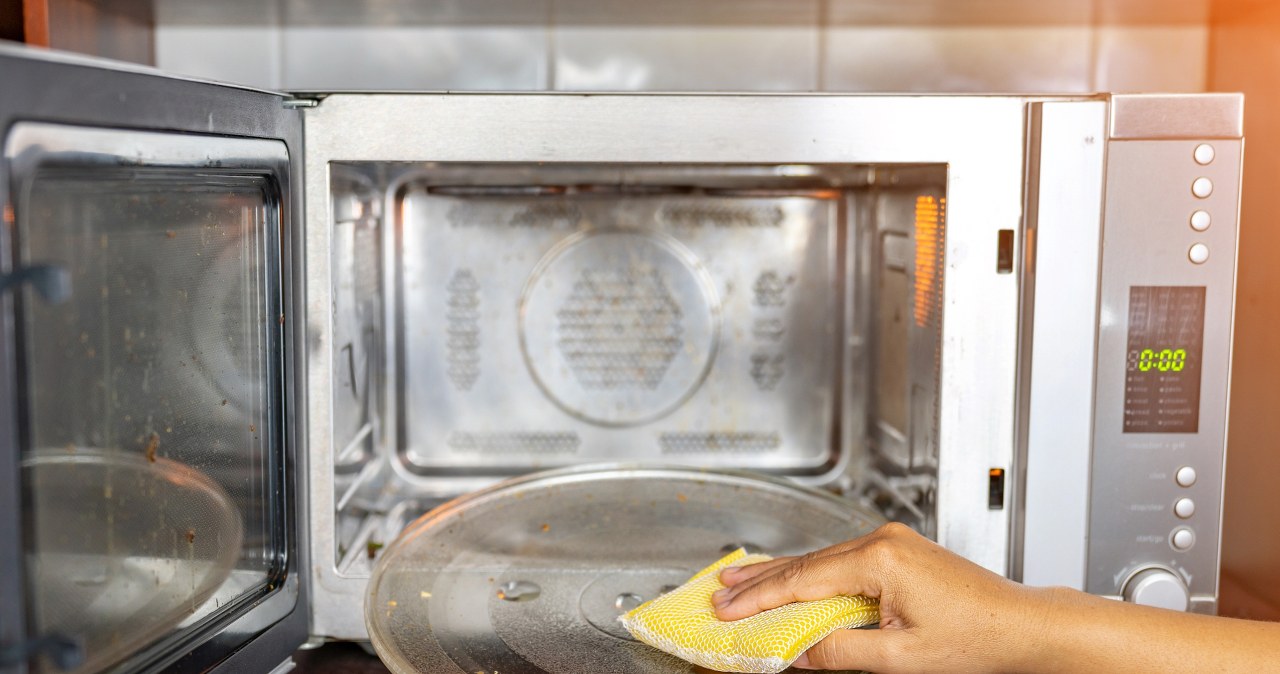 Dwa składniki i gotowe. Mikrofalówka będzie w końcu lśnić