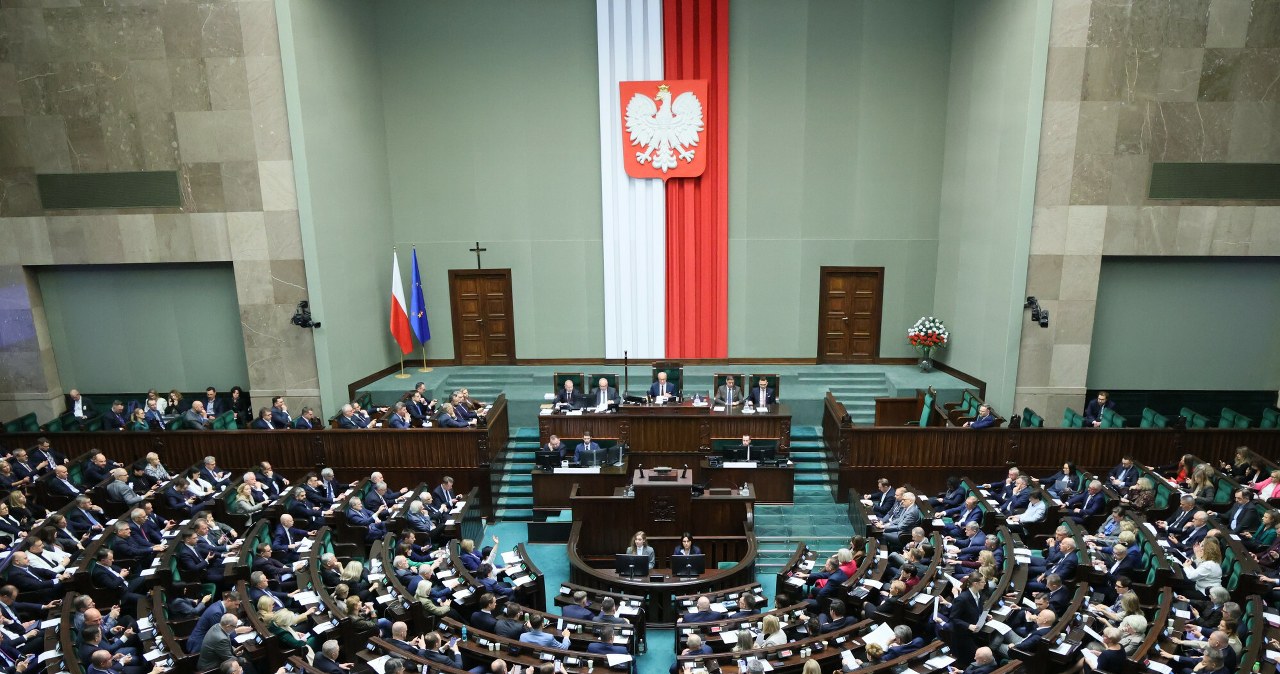 Sondaż partyjny. PiS w „patowej sytuacji”, KO na czele. Kto poza Sejmem? Sondaż partyjny. PiS w „patowej sytuacji”, KO na czele. Kto poza Sejmem?