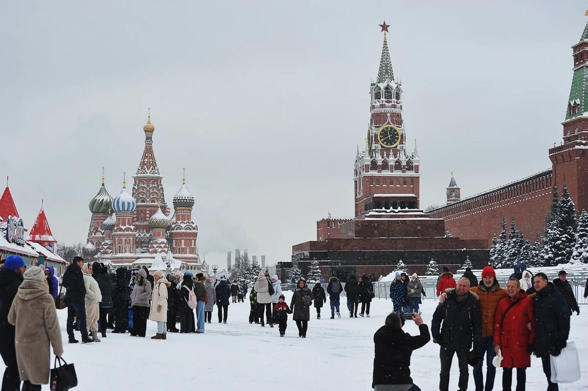 Służba Wywiadu Zagranicznego Ukrainy ostrzega, że Rosja planuje przeprowadzenie dużej i krwawej prowokacji w okolicach 7 stycznia - czyli w trakcie prawosławnych świąt Bożego Narodzenia. Celem ma być storpedowanie rozmów pokojowych z udziałem USA oraz obarczenie Ukrainy winą za atak.
