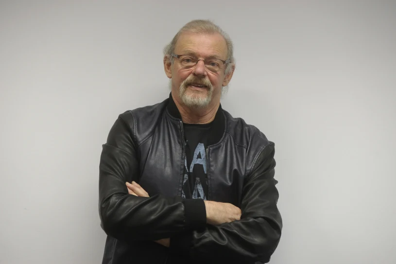 Jest najstarszym perkusistą w Polsce! Lider Czerwonych Gitar kończy 80 lat