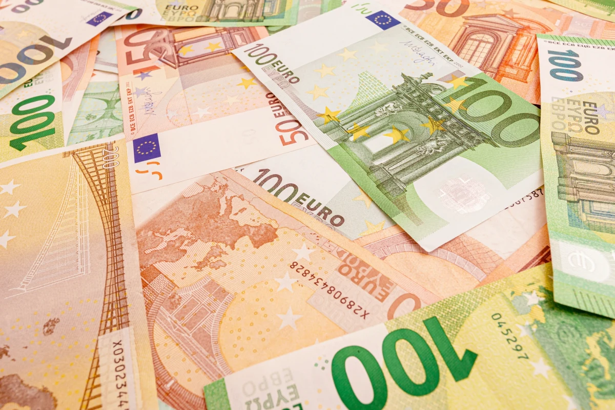 Europejski Bank Centralny przygotowuje się do wprowadzenia nowej serii banknotów euro. W gronie kandydatów na nowe motywy znalazła się polska noblistka Maria Skłodowska-Curie, która może pojawić się na banknocie o nominale 20 euro.