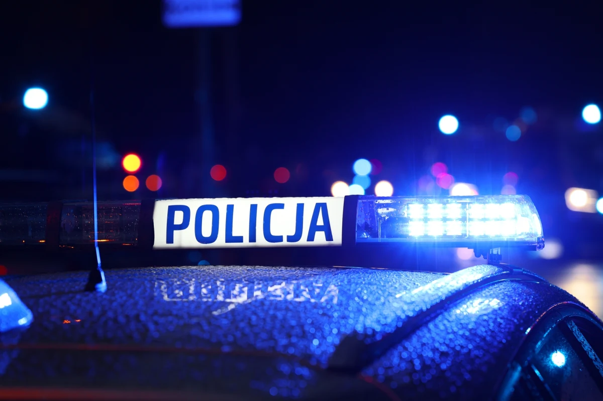 Tragiczny finał wypadku samochodowego na trasie z Białego Boru do Biskupic w Zachodniopomorskiem. 19-letnia pasażerka osobowego Peugeota, które uderzyło w drzewo, zginęła na miejscu. 34-letni kierowca zmarł, po przewiezieniu do szpitala - przekazała asp. szt. Anna Matys z Komendy Powiatowej Policji w Szczecinku.