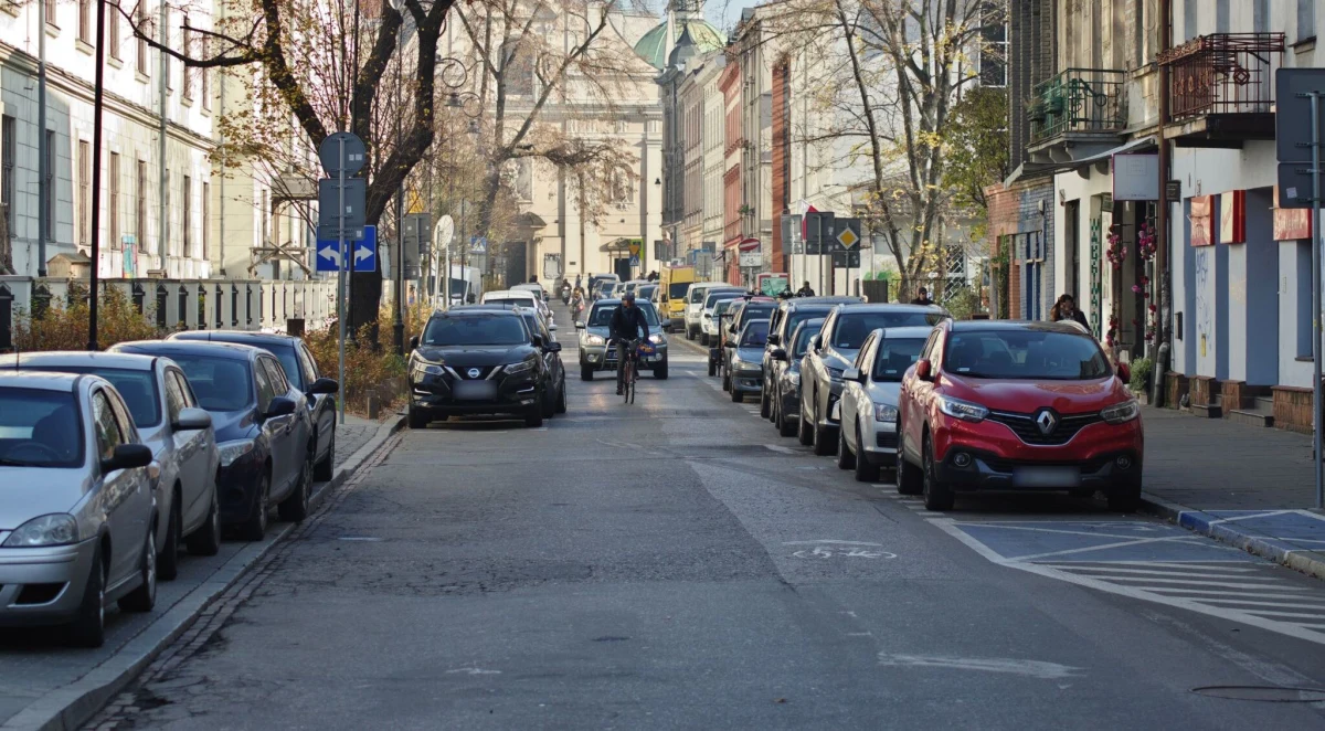 Od pierwszego stycznia w Krakowie obowiązuje Strefa Czystego Transportu - do miasta bez opłat mogą wjeżdżać jedynie nowsze samochody, a reszta, z wyjątkiem również części mieszkańców Krakowa, musi płacić za wjazd. Jak po trzech dniach wygląda funkcjonowanie SCT?