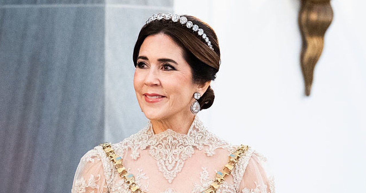 Ozdoba królowej przykuła uwagę. Pokazała się tak na bankiecie