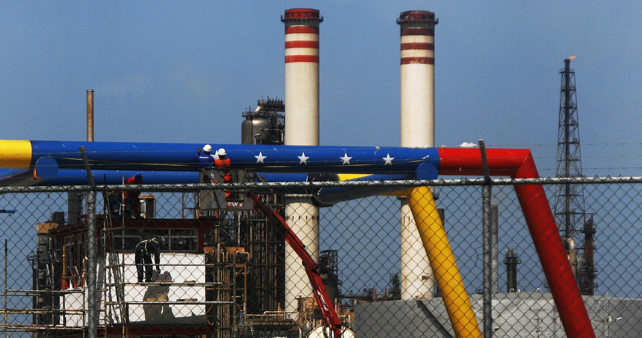 Eksport ropy z Wenezueli sparaliżowany. Jakie skutki dla rynku paliw?