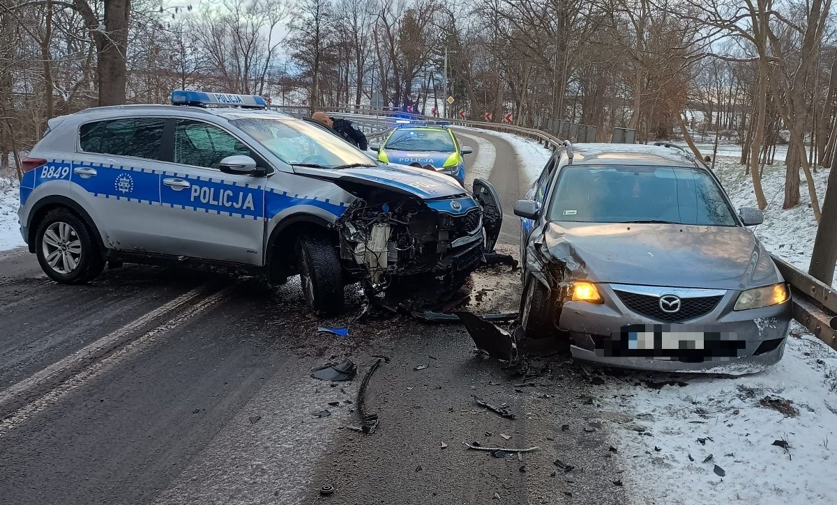 Dwaj policjanci w szpitalu po pościgu za 34-latkiem