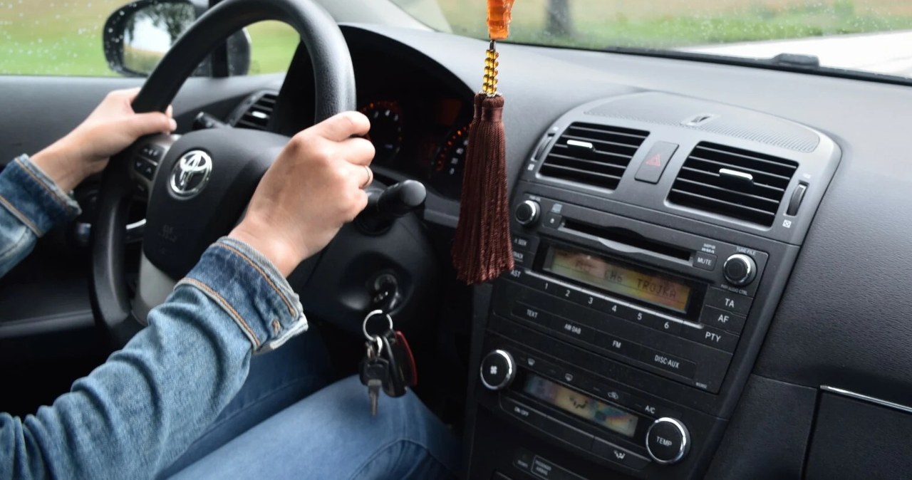 Jakie dokumenty trzeba ze sobą wozić w samochodzie w 2026 roku?