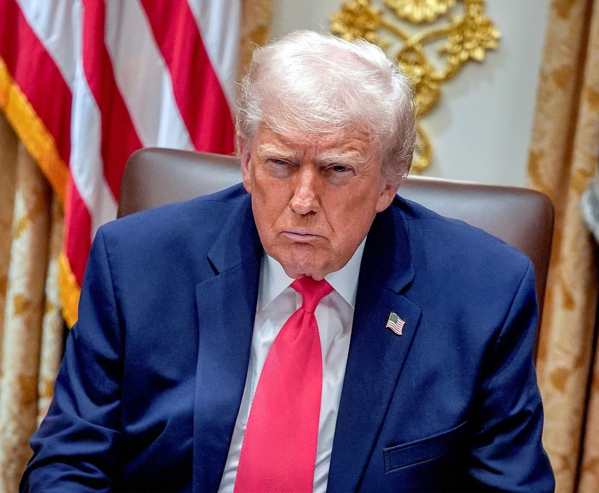 ​Prezydent Donald Trump oświadczył ,  że prezydent Kolumbii Gustavo Petro nie będzie już więcej wysyłał narkotyków do USA i nie wykluczył operacji wojskowej wobec tego kraju. Odpowiadając w niedzielę na pytania dziennikarzy, dodał, że będzie też  musiał "coś zrobić" z Meksykiem.