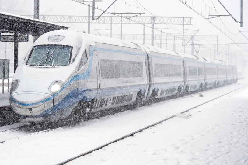 Paraliż na kolei. Odwołane pociągi i wielogodzinne opóźnienia