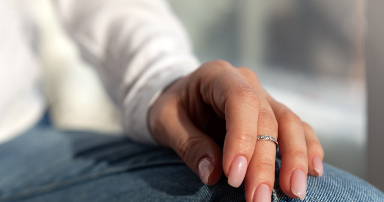 Zapomnij o hybrydach. Teraz na topie jest efekt "lipgloss nails"