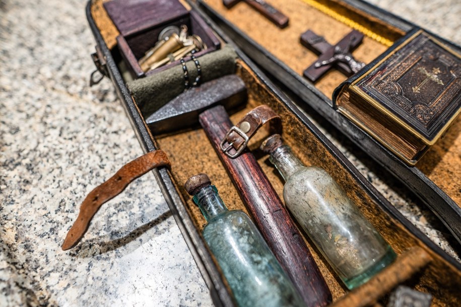 /Uniwersytet Medyczny we Wrocławiu /