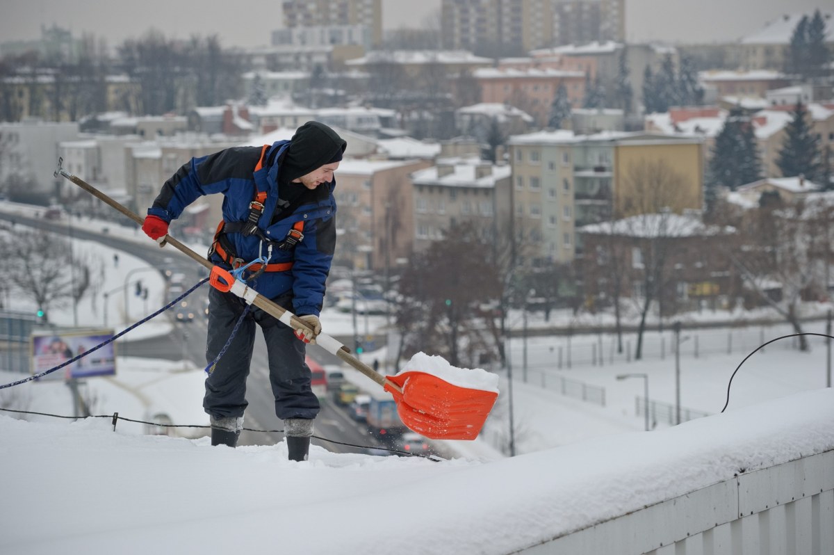 Alarm zimowy w całej Polsce. Czy jesteś gotów? Oto, co grozi za zignorowanie śniegu na dachu