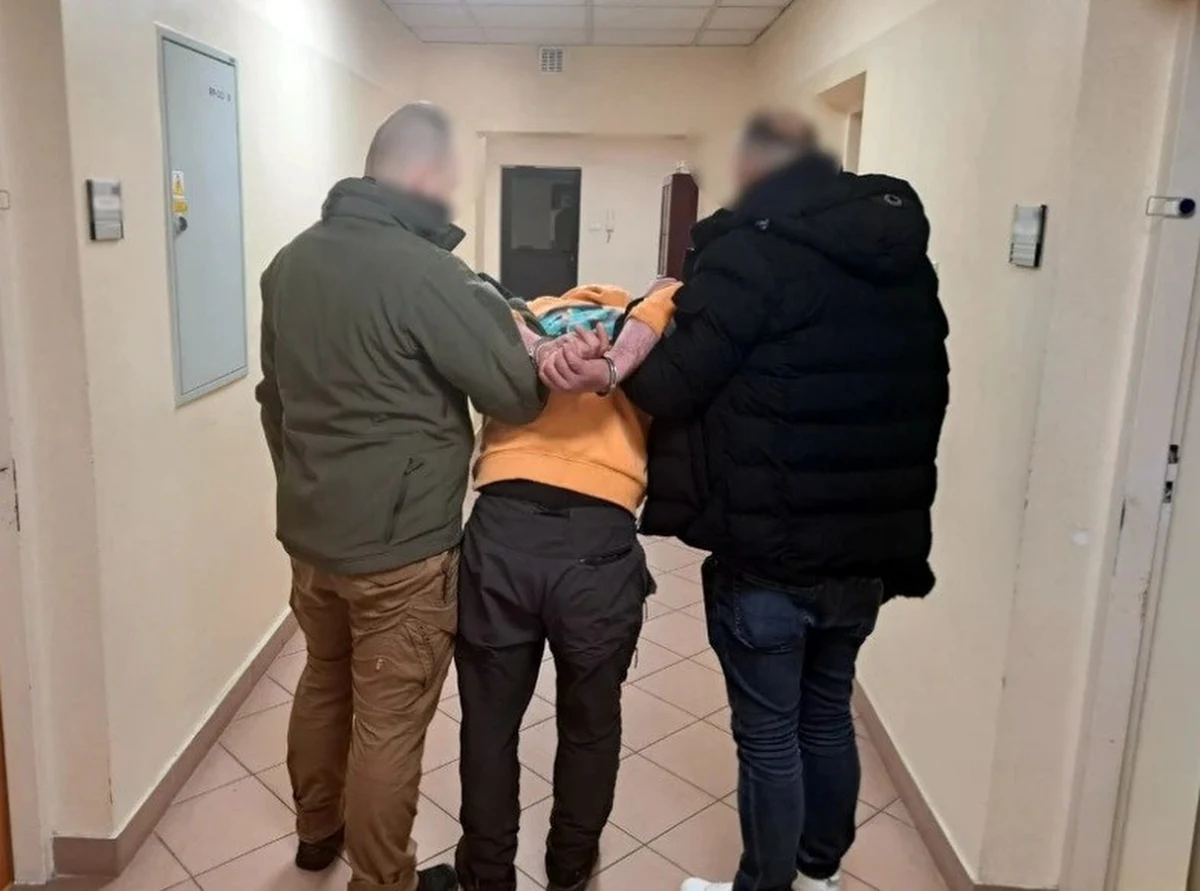 ​20 lat więzienia grozi kierowcy busa, który przed rokiem na warszawskiej Woli śmiertelnie potrącił nastolatka, a potem uciekł. Jest akt oskarżenia wobec Andrzeja K. - sprawcy wypadku na ulicy Ordona. 