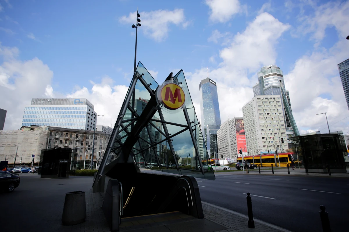 Zakończyły się utrudnienia na drugiej linii warszawskiego metra. Wcześniej trzeba było skrócić ze względu na pojawienie się na torach człowieka. 