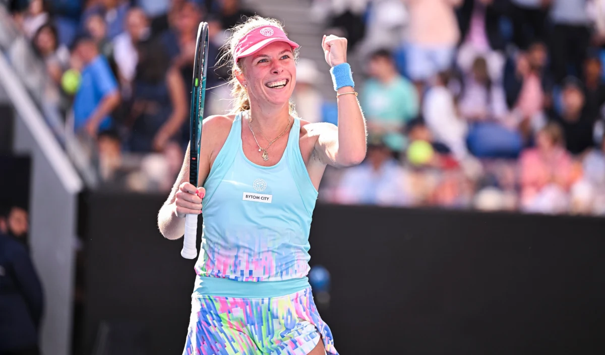 Magdalena Fręch odniosła spektakularne zwycięstwo w pierwszej rundzie turnieju WTA 500 w Brisbane, pokonując po niezwykle zaciętym meczu Marketę Vondrousovą, mistrzynię Wimbledonu z 2023 roku. Polka triumfowała po trzech setach: 7:5, 6:7 (3-7), 7:6 (7-0), broniąc po drodze dwie piłki meczowe.