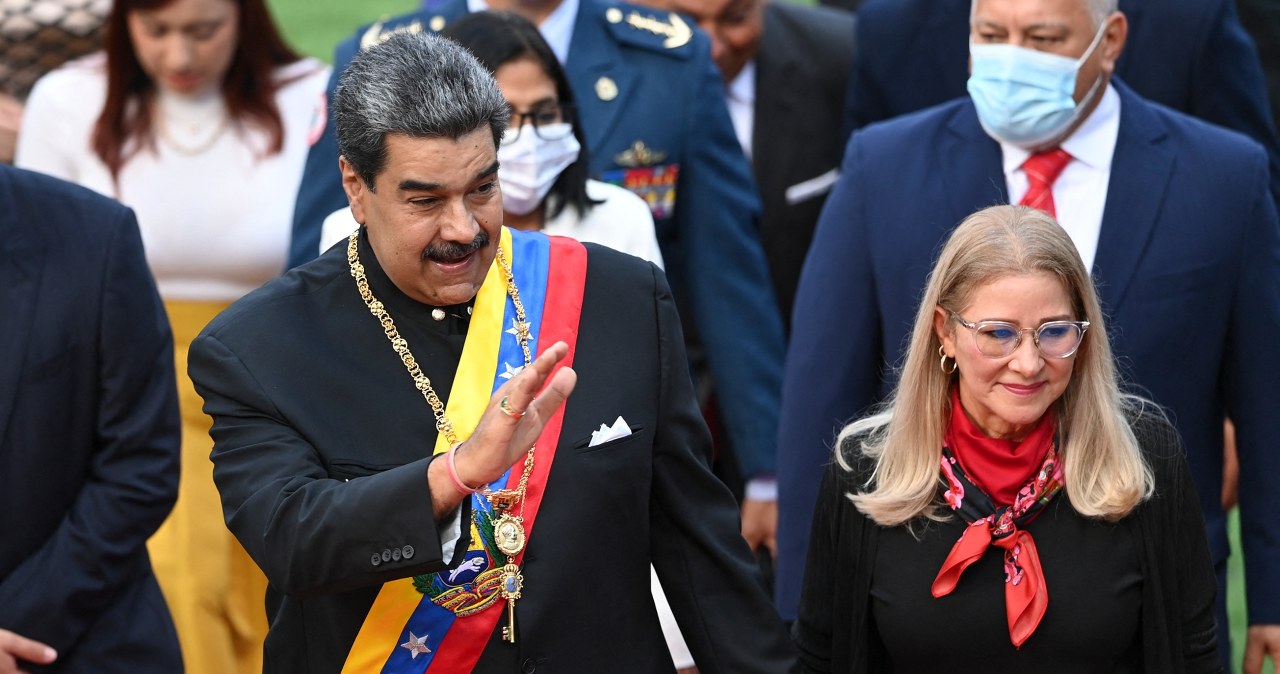 Maduro mówił o "pensyjce", dorobił się fortuny. Wenezuelczycy żyją w nędzy