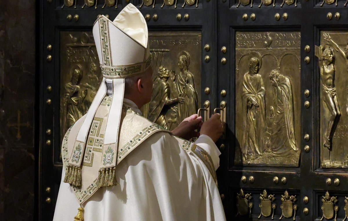 Papież zamknął Drzwi Święte. Koniec wyjątkowego czasu w Kościele