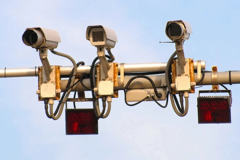 "Koniec z wciskaniem gazu do dechy". Warszawa bierze się za piratów drogowych