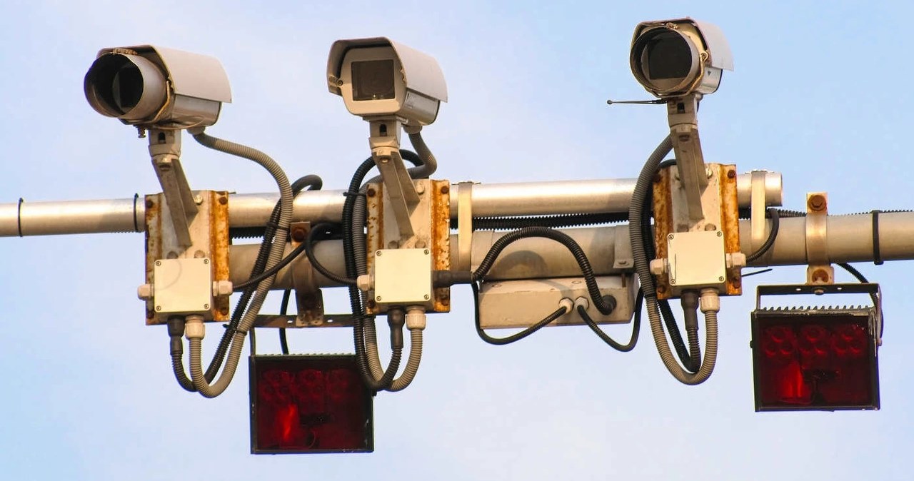 "Koniec z wciskaniem gazu do dechy". Warszawa bierze się za piratów drogowych