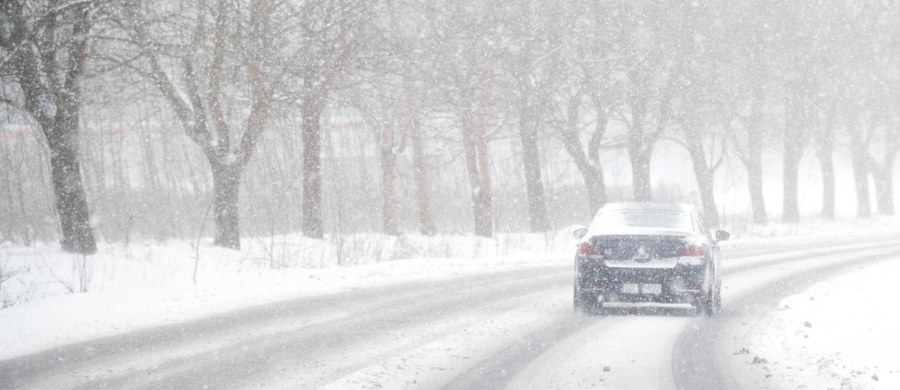 Po tym, jak w ostatnich dniach zasypana została północna część Polski, teraz prawdziwa zima zawita w południowe regiony. Instytut Meteorologii i Gospodarki Wodnej wydał ostrzeżenia pierwszego i drugiego stopnia przed intensywnymi opadami śniegu.