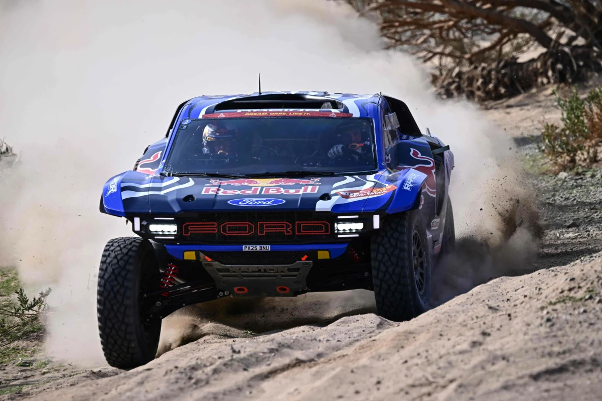 Eryk Goczał i Szymon Gospodarczyk (Toyota) zajęli 12. miejsce na trzecim etapie Rajdu Dakar w klasie samochodów. To najlepszy wynik spośród polskich załóg tego dnia. Michał Goczał z Diego Ortegą uplasowali się na 18. pozycji, a Marek Goczał z Maciejem Martonem byli 20.