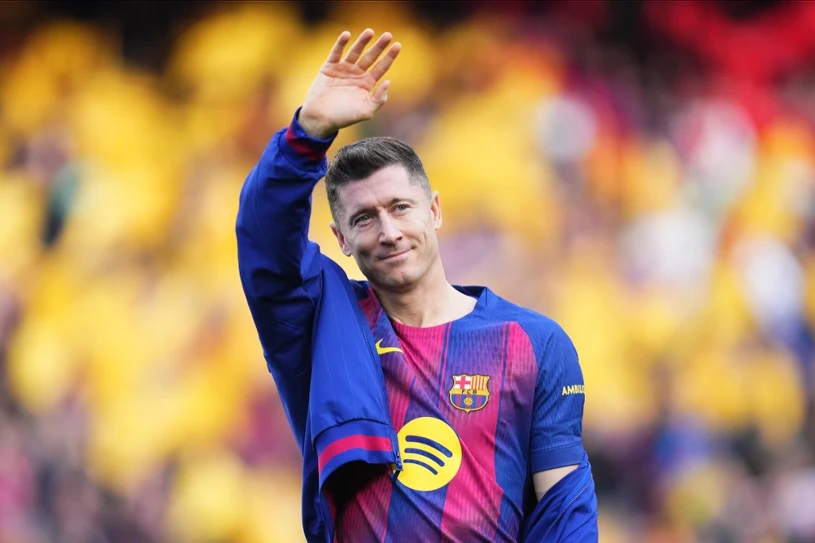 Lewandowski w Arabii, a w Hiszpanii poruszenie. Media: Umowa przedłużona