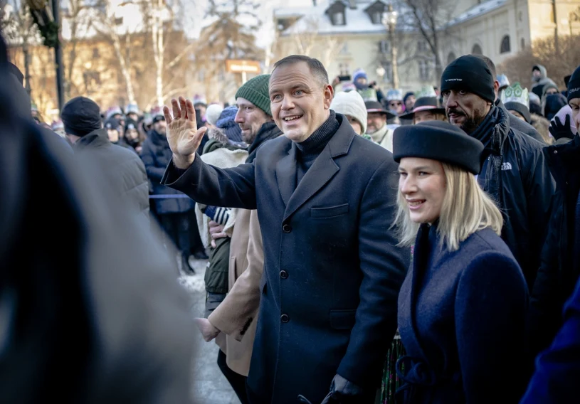 Wszyscy patrzyli na jej głowę. Wyszła tak na ważne uroczystości