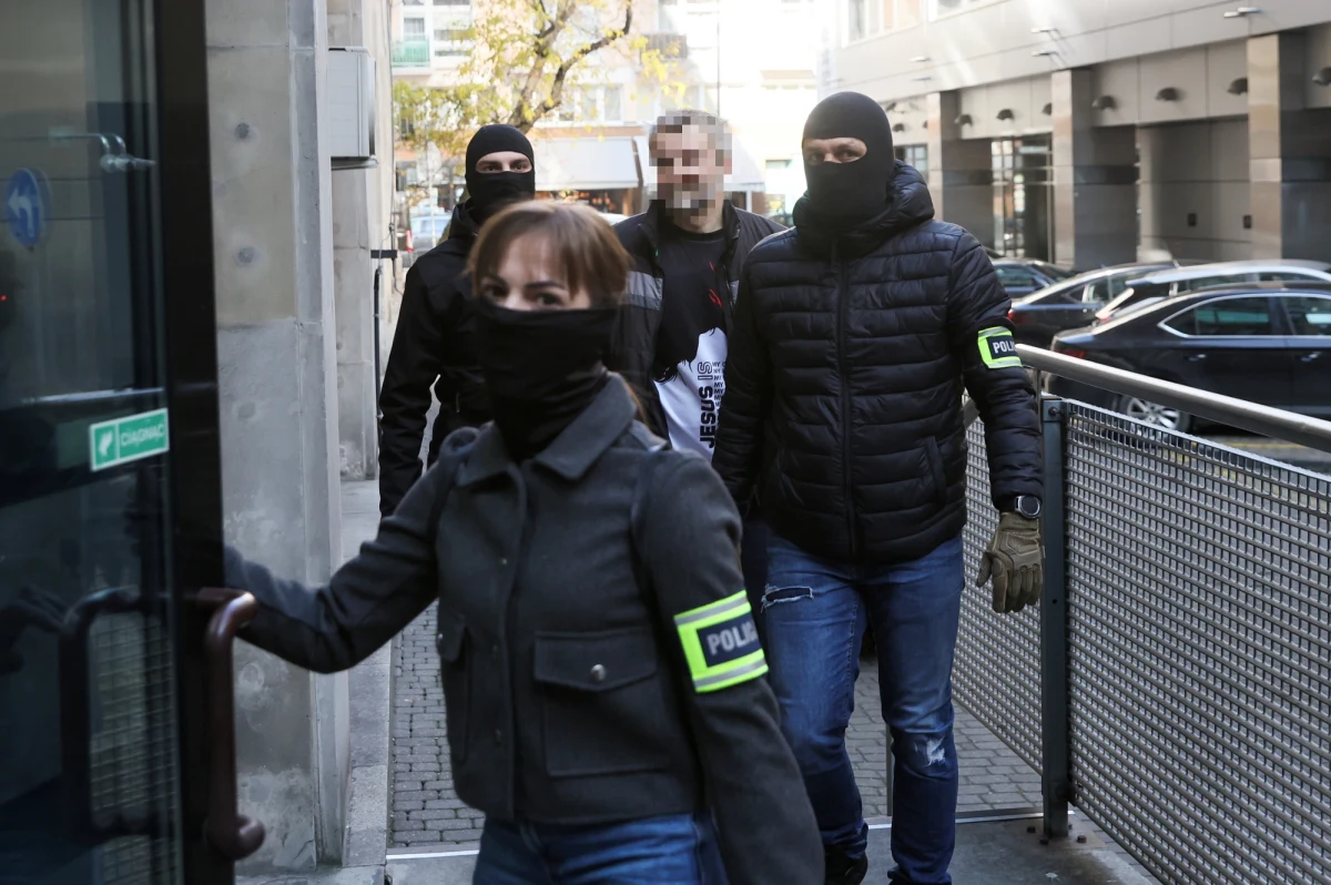 Mężczyzna podejrzany o rzucenie butelką z cieczą łatwopalną i usiłowanie podpalenia budynku przy ul. Wiejskiej w Warszawie był niepoczytalny. Do sądu skierowany został wniosek o umorzenie postępowania - poinformował rzecznik prasowy Prokuratury Okręgowej w Warszawie prok. Piotr Antoni Skiba.