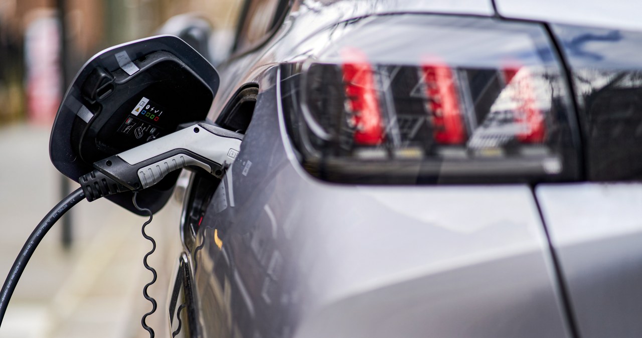 Francuski gigant zmienia plany. Elektryfikacja to już przeszłość?