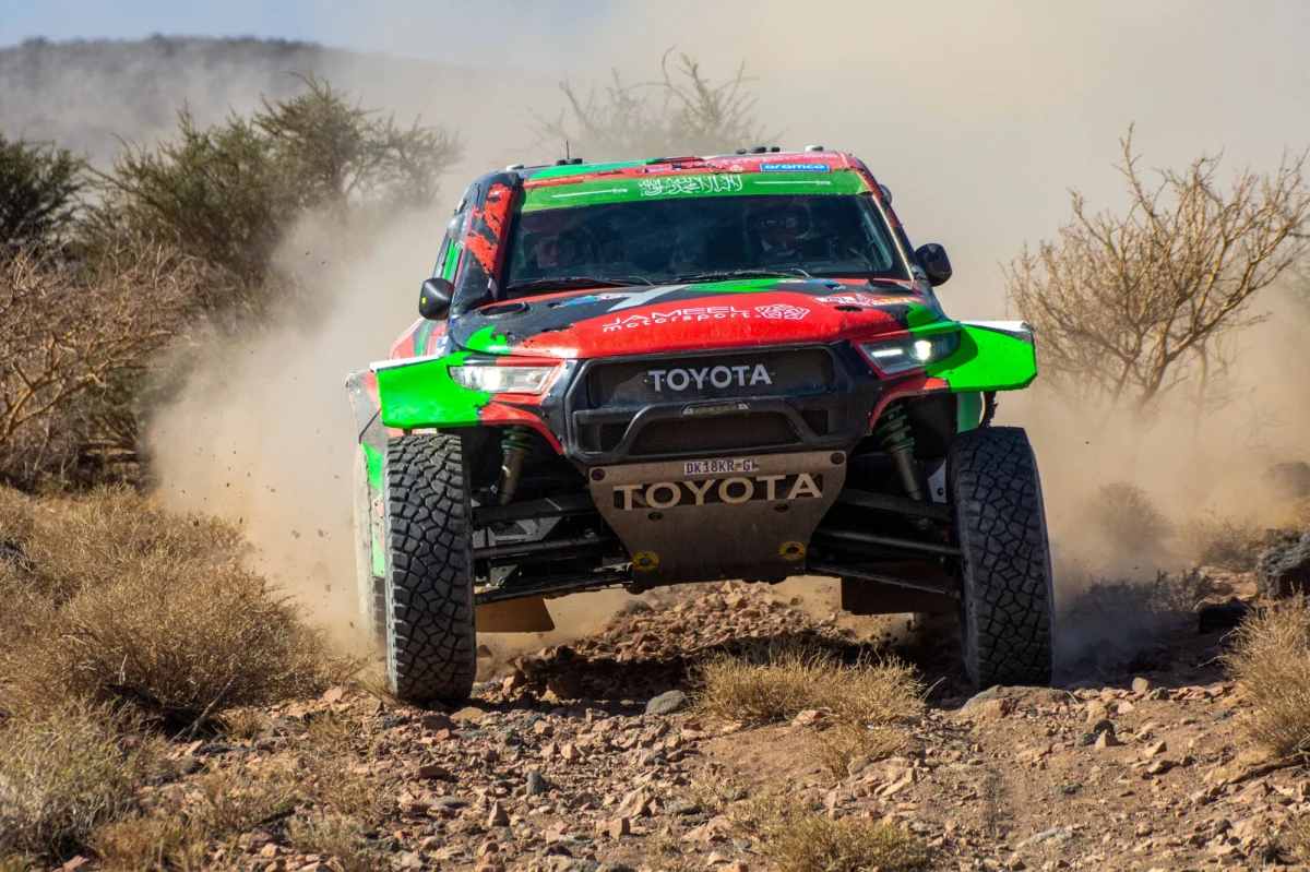 Ubiegłoroczny zwycięzca Saudyjczyk Yazeed Al Rajhi (Toyota) wycofał się z rywalizacji w tegorocznym Rajdzie Dakar z powodu problemów technicznych jego samochodu - poinformowali organizatorzy.